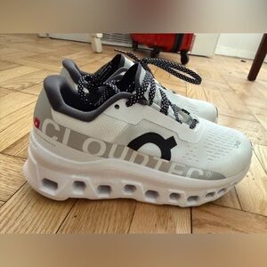 🎊NEVER WORN 🎊On Running  Cloud Monster Cloudtec Shoes